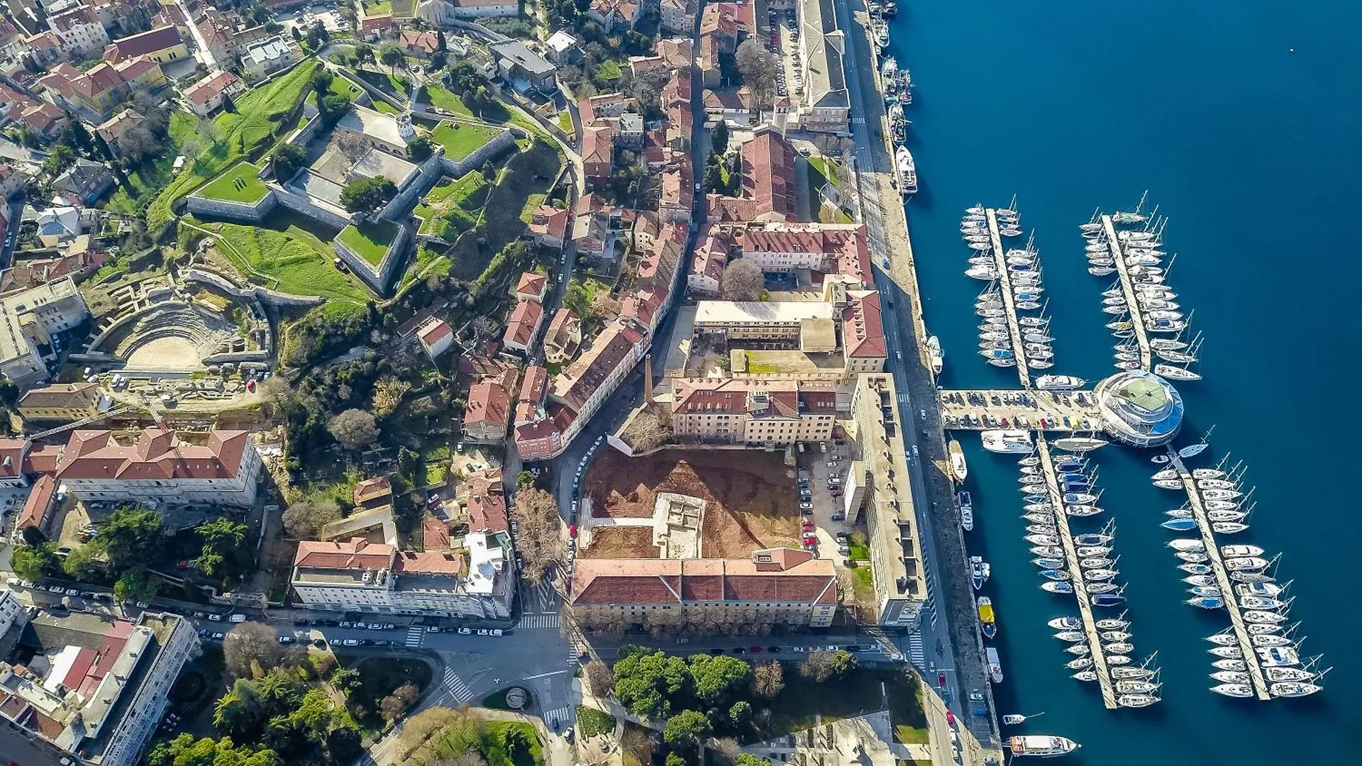 Petra City Lux Pula 0*,  Kroatien
